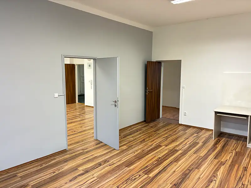 Pronájem kanceláře 72 m², Karlovy Vary – náhled fotky 3