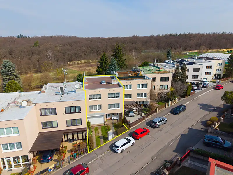 Prodej rodinného domu 296 m², pozemek 417 m², Praha – náhled fotky 3