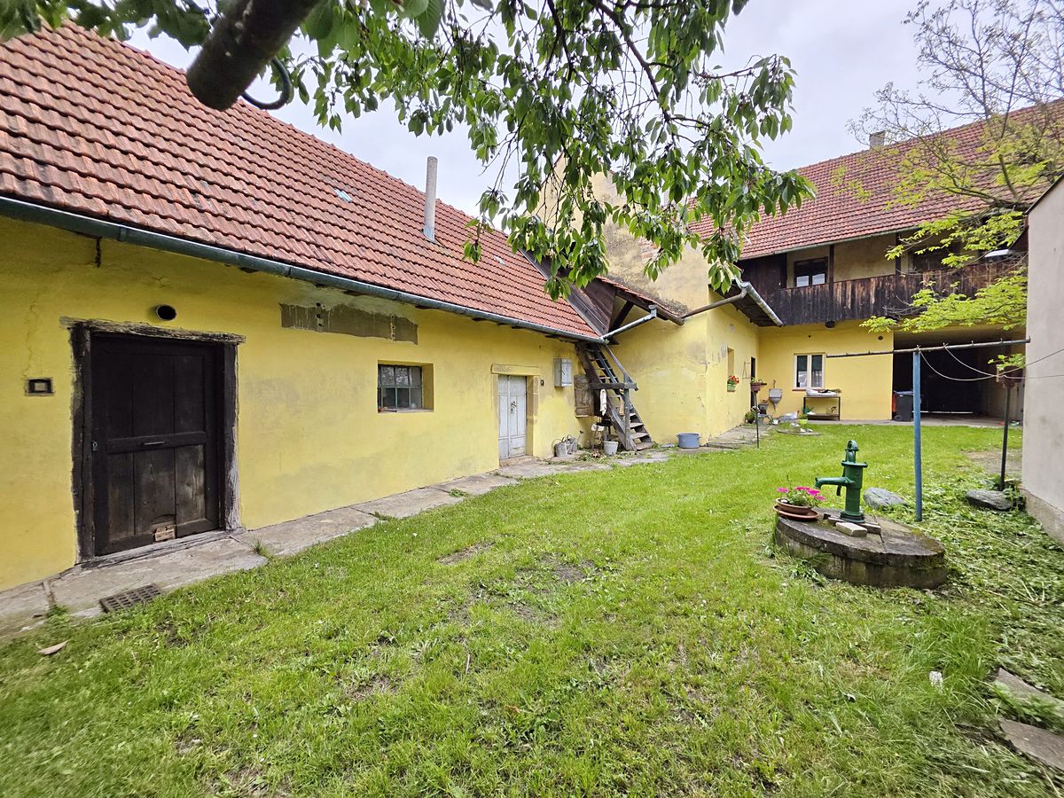 Prodej vícegeneračního domu 700 m², pozemek 1816 m² – fotografie 4