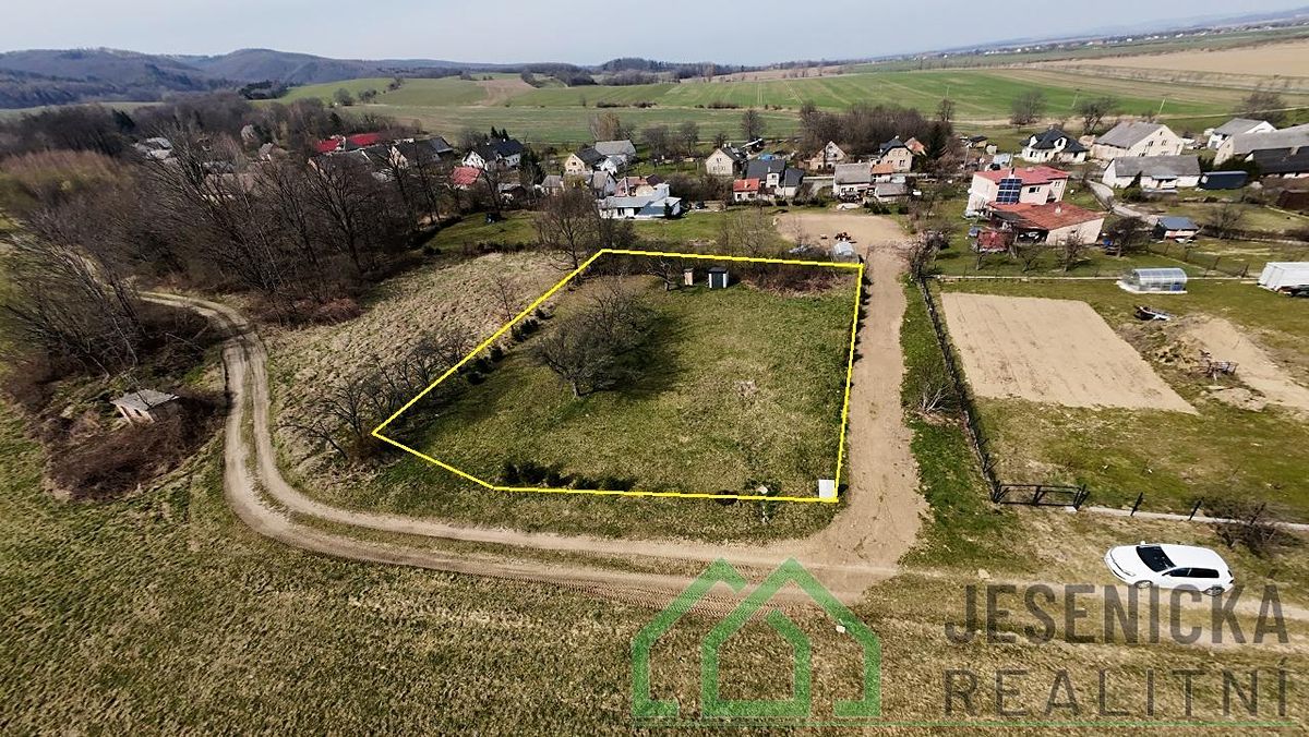 Prodej stavebního pozemku 1447 m²