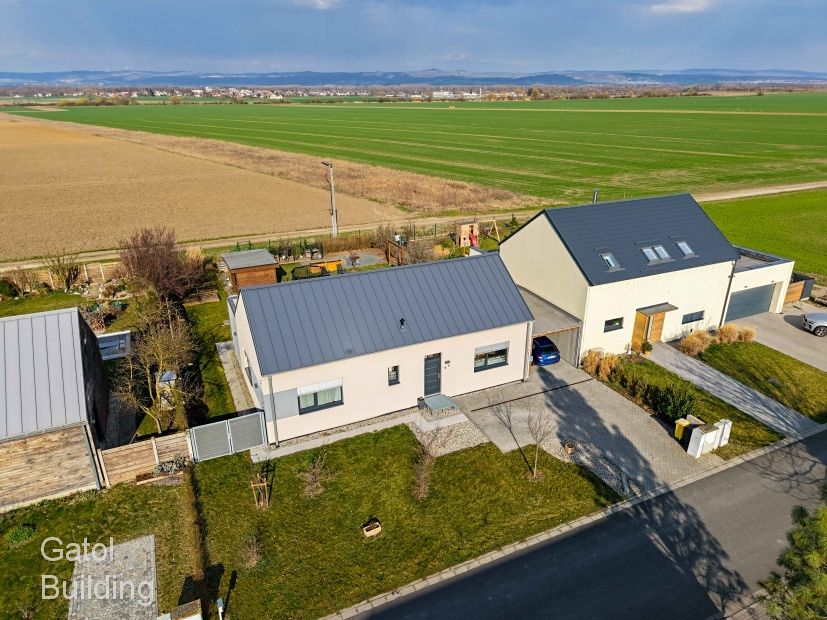 Prodej rodinného domu 139 m², pozemek 836 m² – fotografie 2