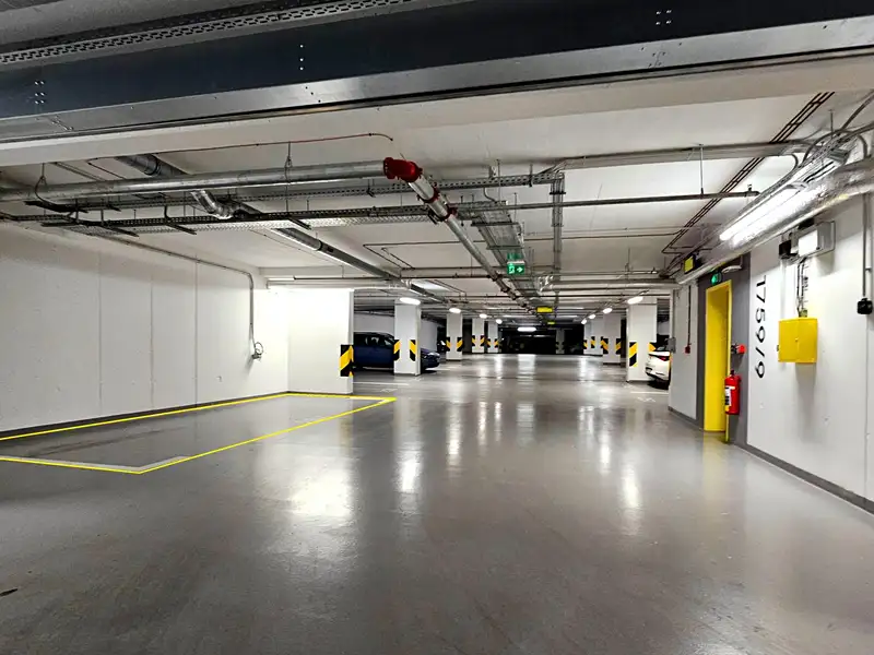 Pronájem garážového stání 20 m², Praha – náhled fotky 1