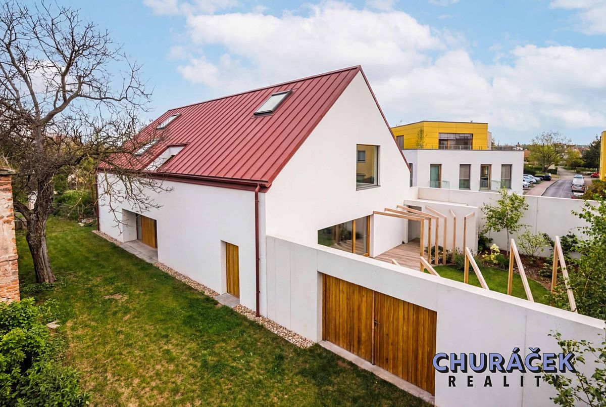 Prodej rodinného domu 160 m², pozemek 315 m² – fotografie 2