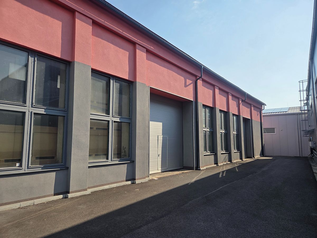 Pronájem výrobní haly, prostoru 1000 m² – fotografie 2