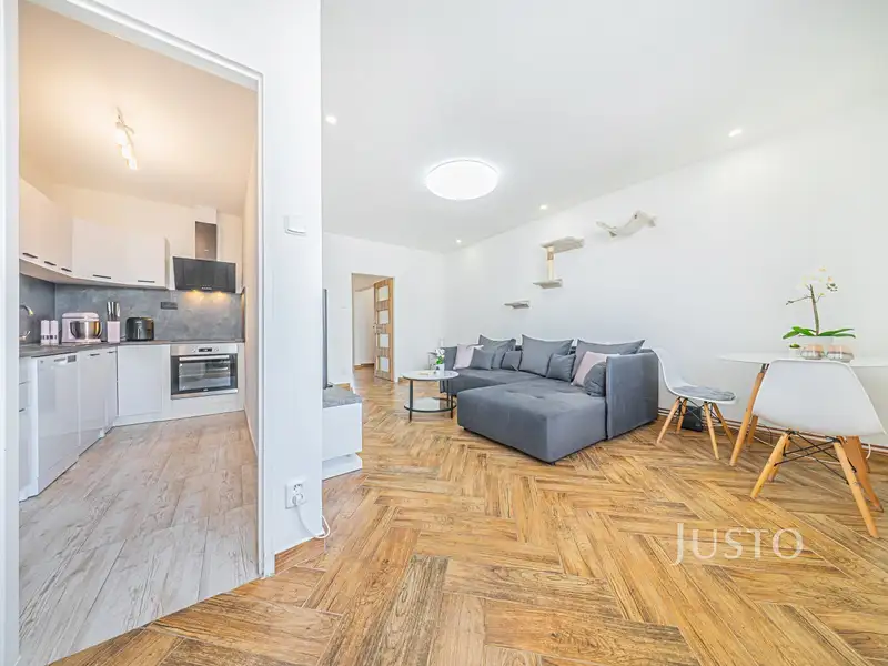 Prodej bytu 3+1 88 m², Praha – náhled fotky 1
