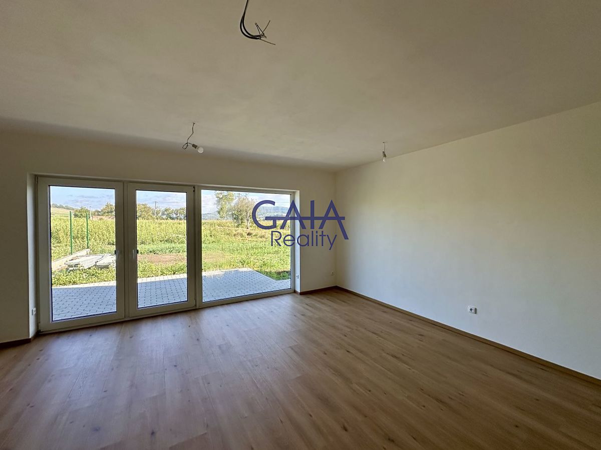 Prodej rodinného domu 132 m², pozemek 220 m² – fotografie 2