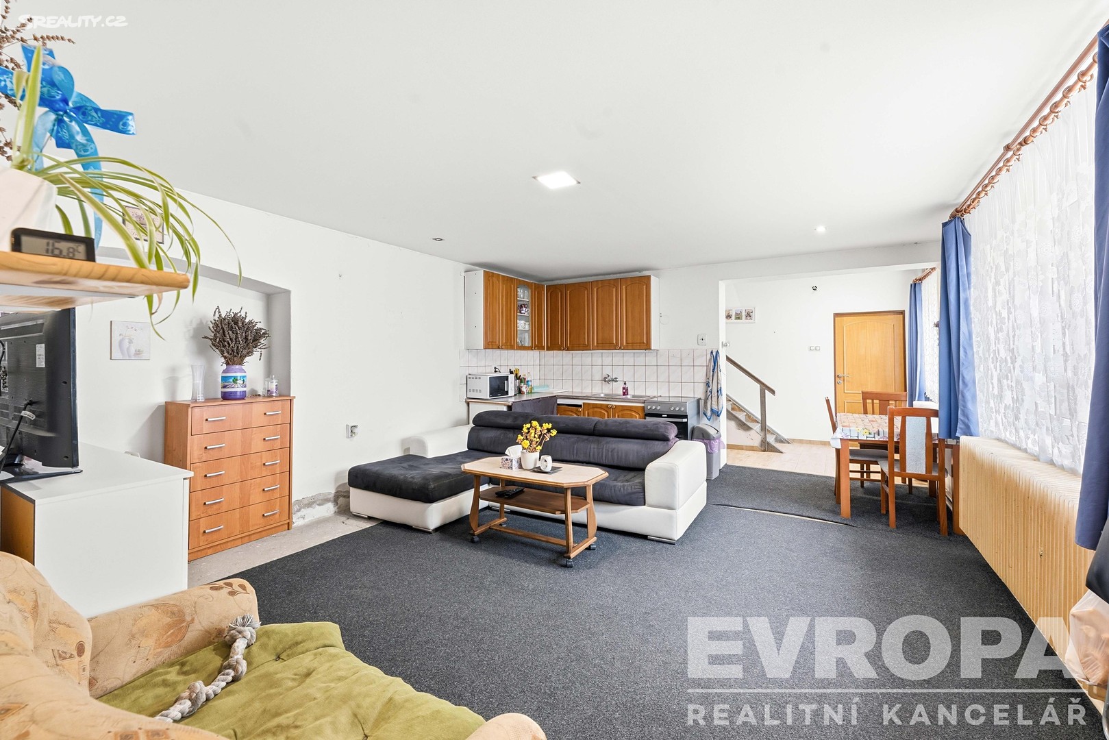 Prodej  rodinného domu 188 m², pozemek 926 m² – pohled 2