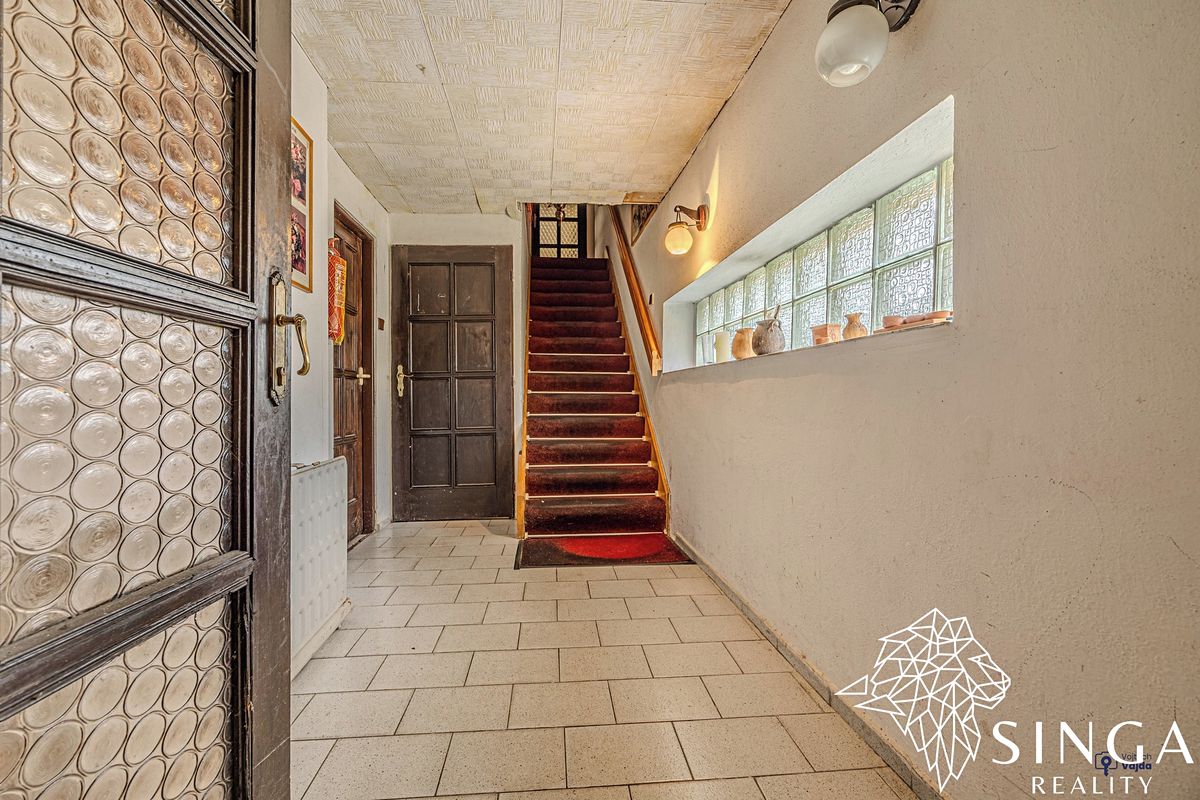 Prodej rodinného domu 212 m², pozemek 1270 m² – fotografie 2