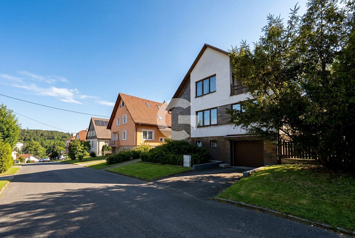Prodej rodinného domu 200 m², pozemek 687 m²