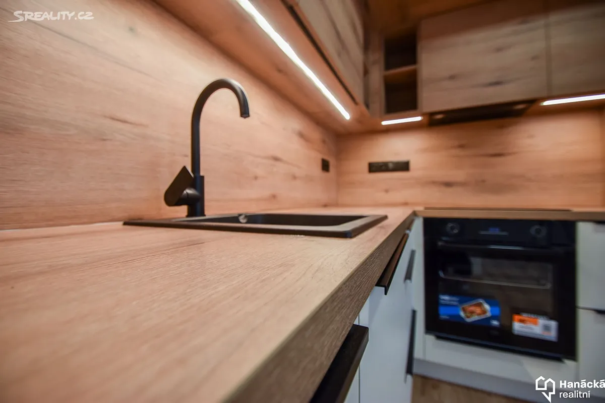 Pronájem bytu 2+kk 62 m² - Więcej