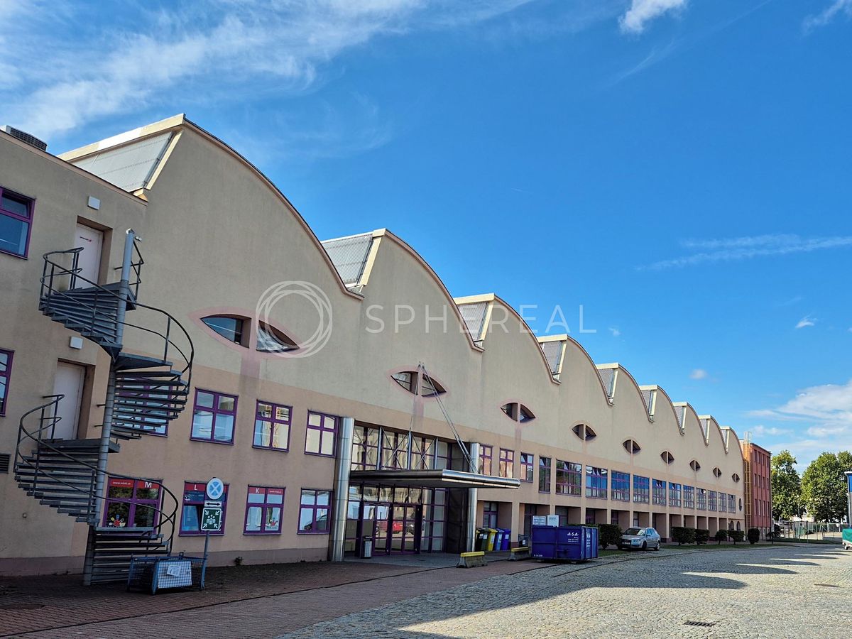 Pronájem kanceláře 2000 m²