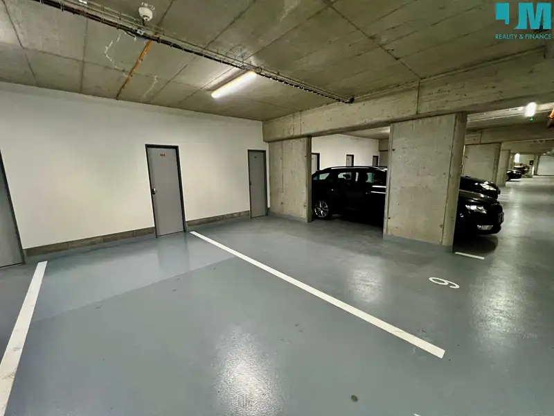 Pronájem garážového stání 20 m², Olomouc – náhled fotky 1