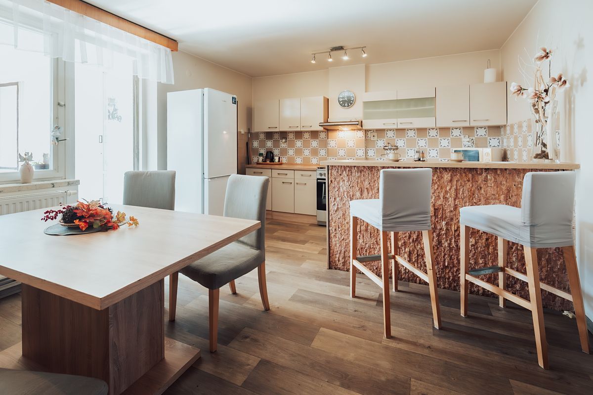 Prodej rodinného domu 410 m², pozemek 1748 m² – fotografie 2