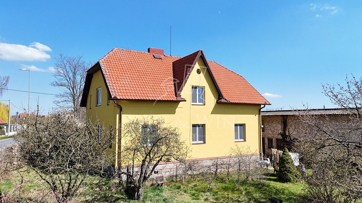 Prodej rodinného domu 240 m², pozemek 1084 m²