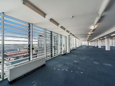 Pronájem kanceláře 733 m²
