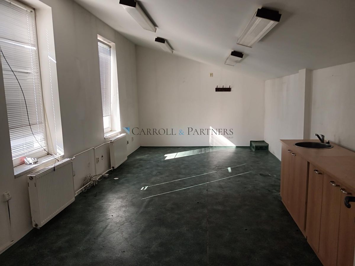 Pronájem kanceláře 216 m² – fotografie 2