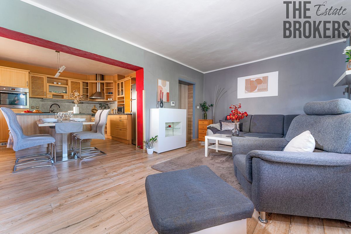 Prodej rodinného domu 187 m², pozemek 819 m² – fotografie 4