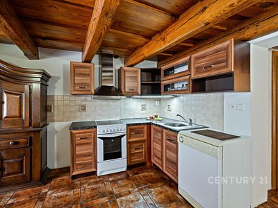 Prodej rodinného domu 330 m², pozemek 329 m²