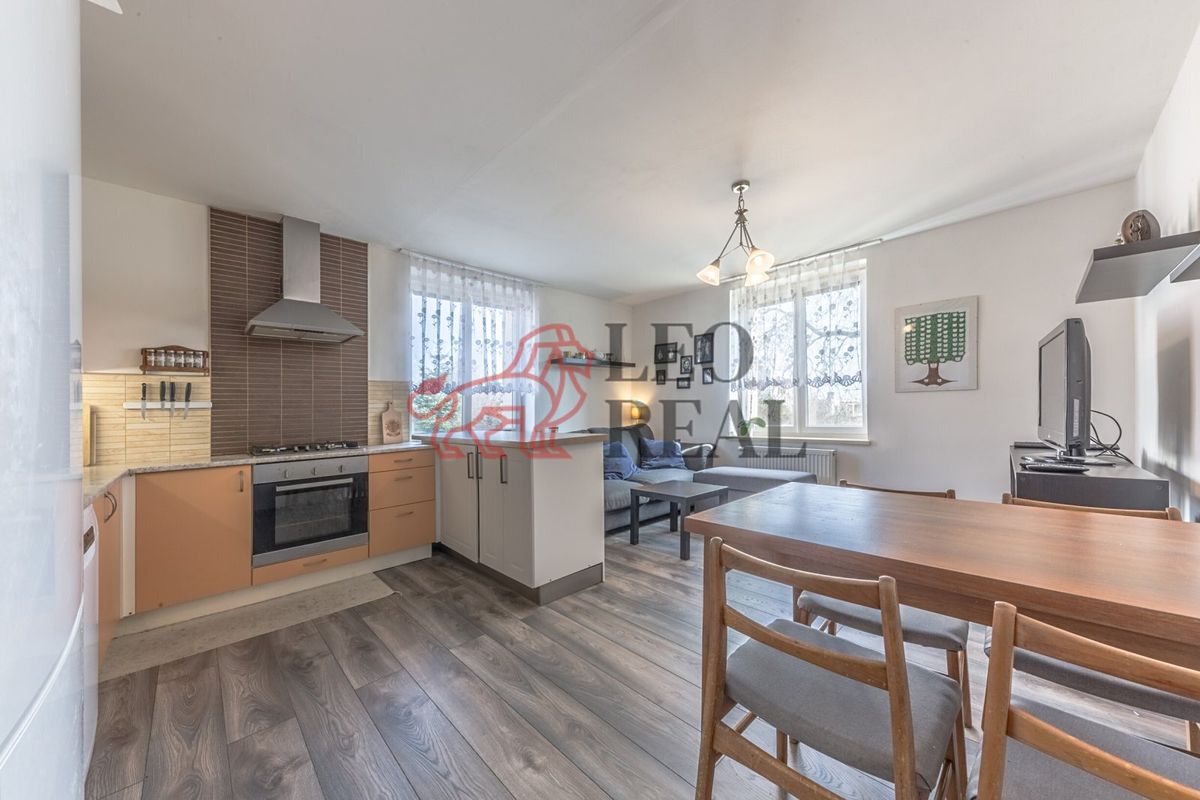 Prodej rodinného domu 200 m², pozemek 1201 m² – fotografie 4