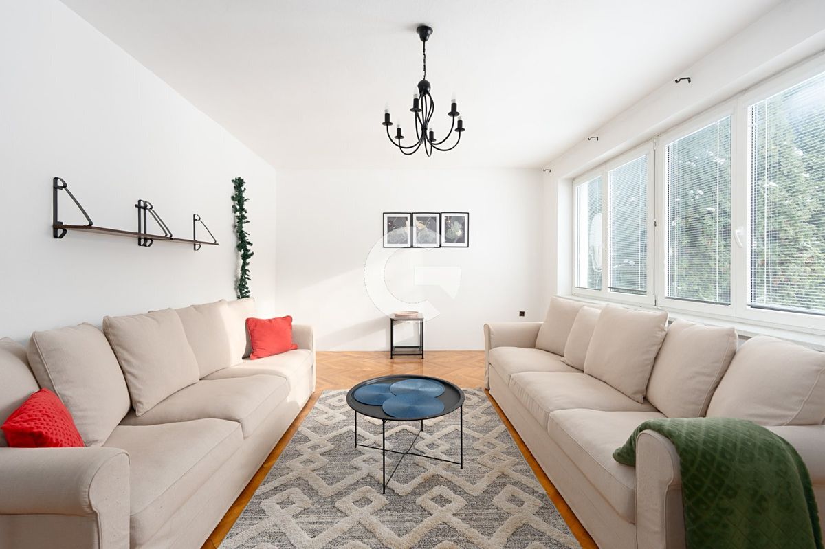 Prodej rodinného domu 200 m², pozemek 687 m² – fotografie 3