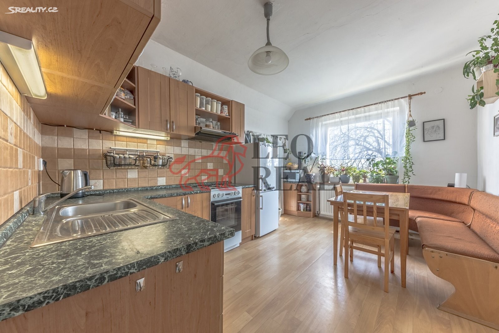 Prodej  rodinného domu 200 m², pozemek 1 201 m² – další