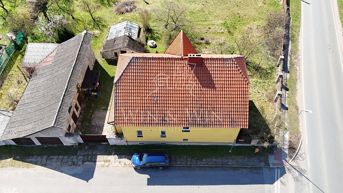 Prodej rodinného domu 240 m², pozemek 1084 m² – fotografie 5