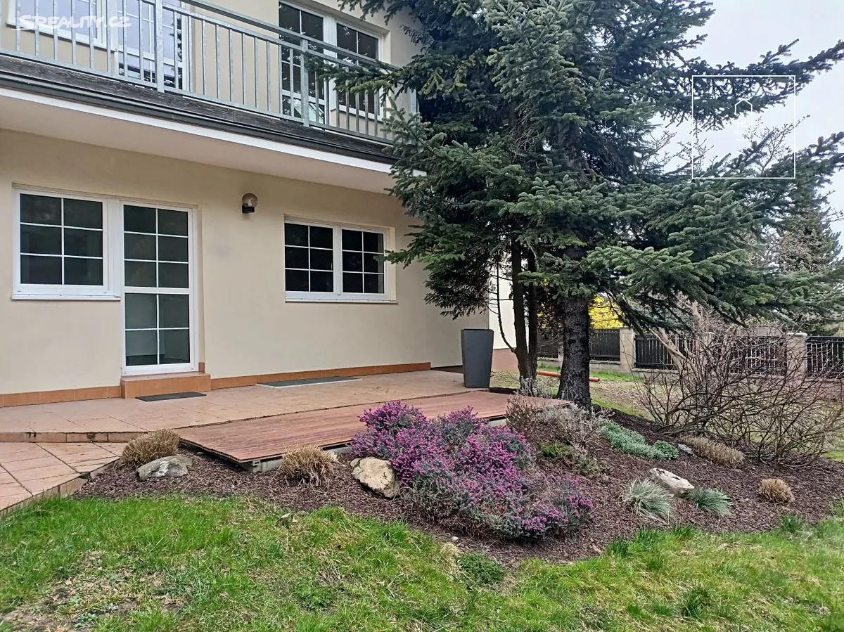 Pronájem rodinného domu 325 m², pozemek 1000 m², Průhonice