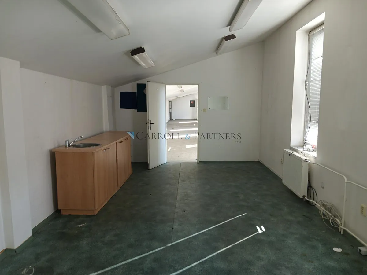 Pronájem kanceláře 216 m²