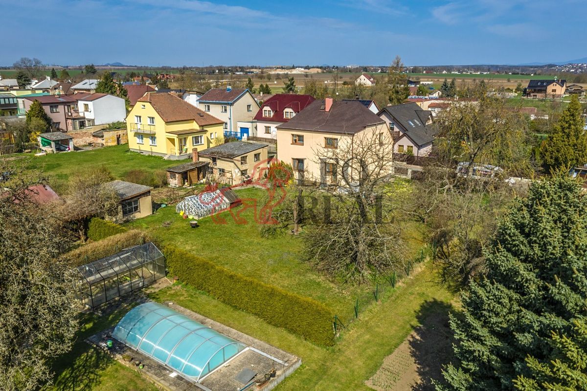 Prodej rodinného domu 200 m², pozemek 1201 m² – fotografie 2