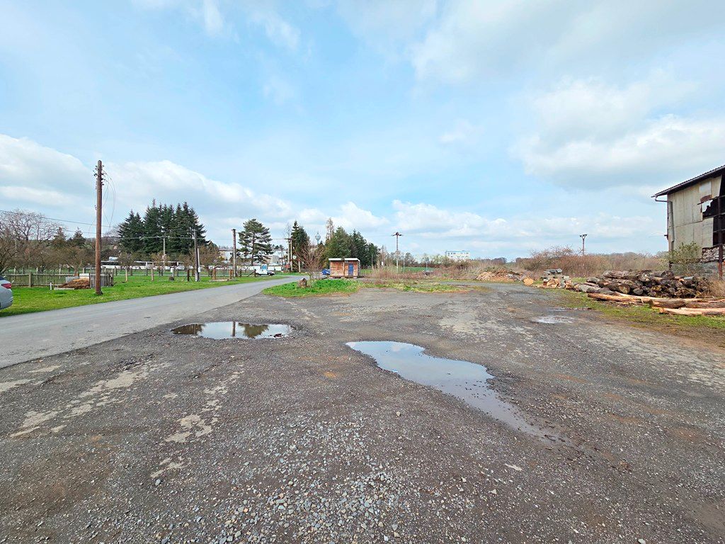 Prodej komerčního pozemku 898 m² – fotografie 2