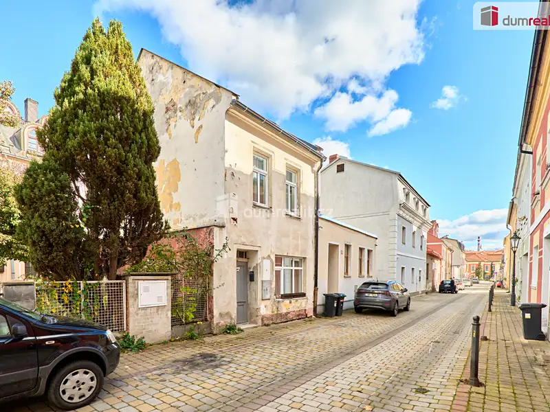 Prodej rodinného domu 100 m², pozemek 48 m², Ostrov – náhled fotky 2