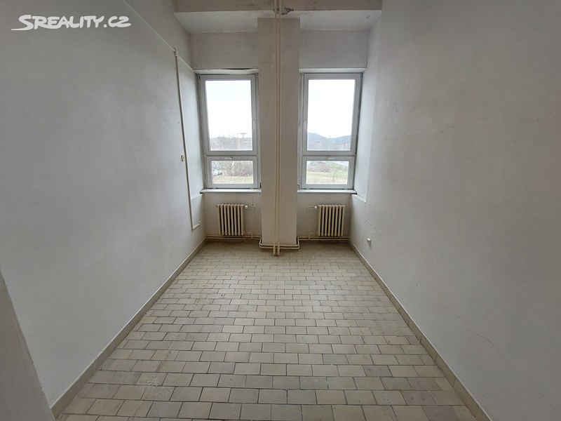 Pronájem kanceláře 22 m², Chomutov