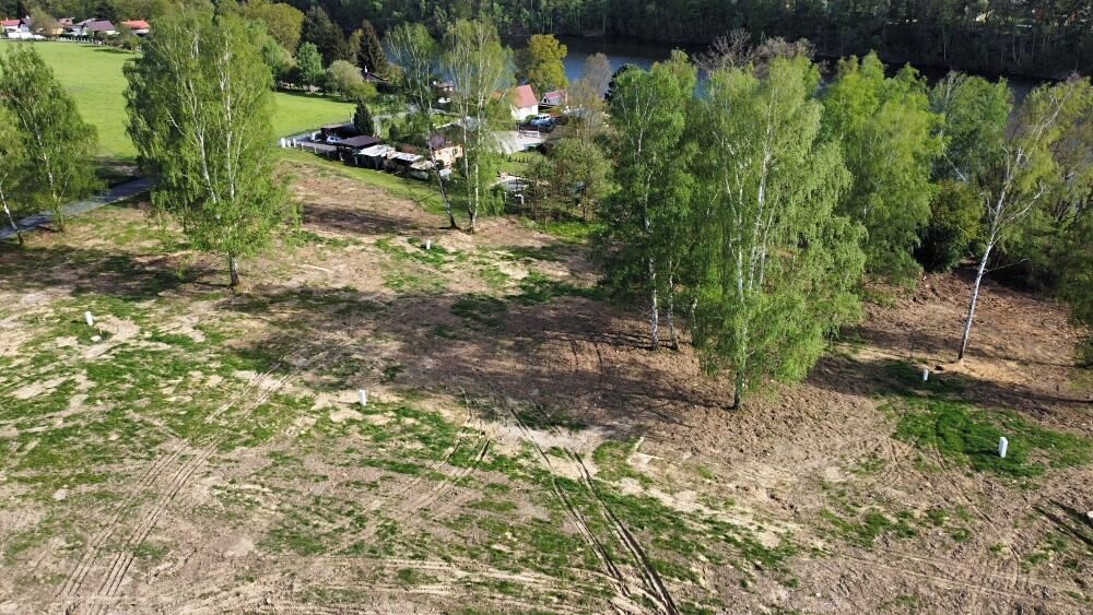 Prodej stavebního pozemku 878 m² – fotografie 3