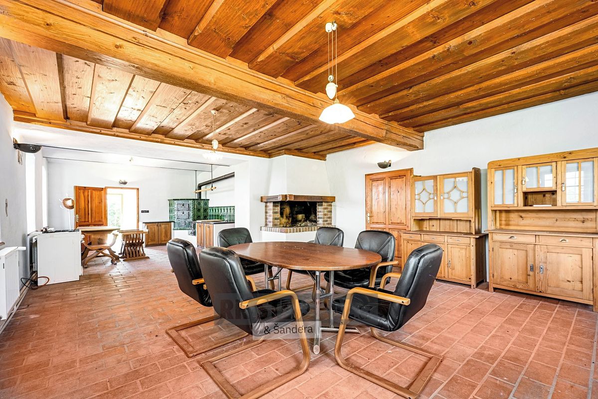 Prodej rodinného domu 430 m², pozemek 57892 m² – fotografie 2