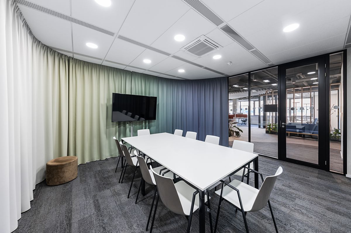Pronájem kanceláře 200 m² – fotografie 2