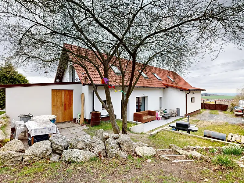 Prodej rodinného domu 207 m², pozemek 355 m², Hradešín – náhled fotky 2