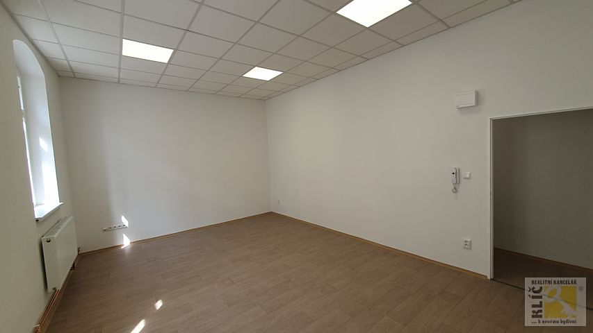 Pronájem kanceláře 100 m² – fotografie 3