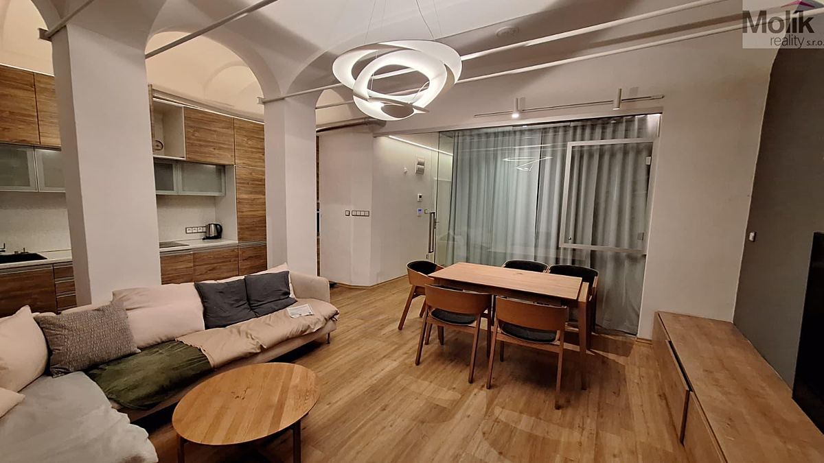 Prodej rodinného domu 425 m², pozemek 425 m² – fotografie 3