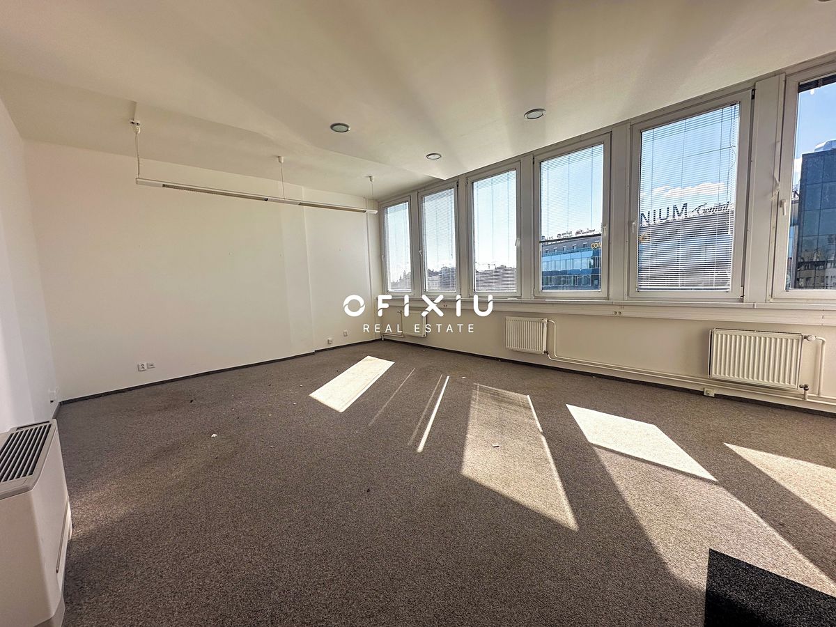 Pronájem kanceláře 45 m² – fotografie 3