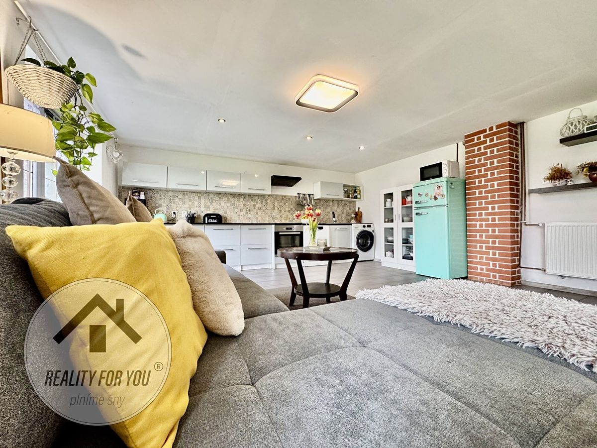 Prodej rodinného domu 240 m², pozemek 6384 m² – fotografie 2