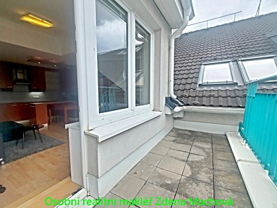 Pronájem bytu 2+kk 48 m² (Podkrovní)