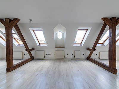 Pronájem bytu 2+1 90 m² (Podkrovní)