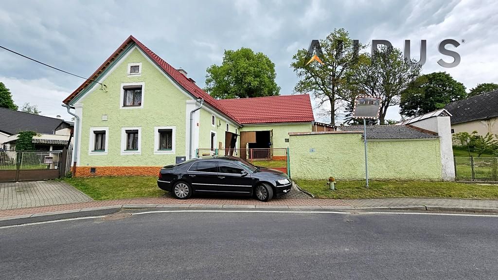 Prodej rodinného domu 360 m², pozemek 662 m²
