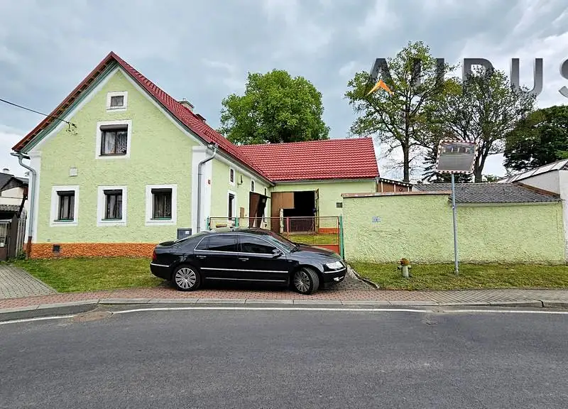 Prodej rodinného domu 360 m², pozemek 662 m², Útvina – náhled fotky 1