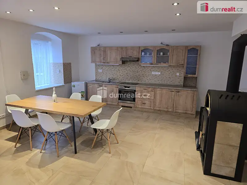 Prodej rodinného domu 230 m², pozemek 330 m², Dolní Bousov – náhled fotky 2