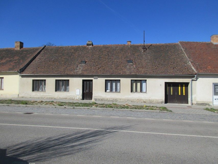 Prodej rodinného domu 420 m², pozemek 1340 m² – fotografie 2