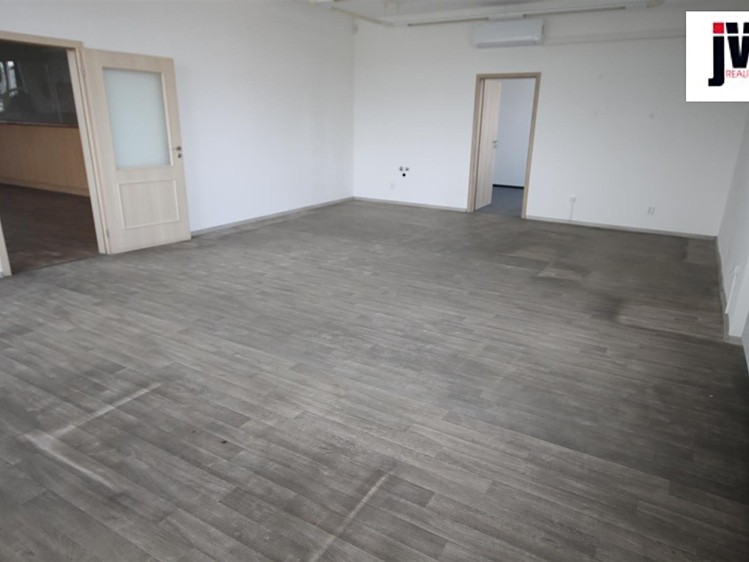 Pronájem komerčního prostoru, 2 735 m² (12 z 23)
