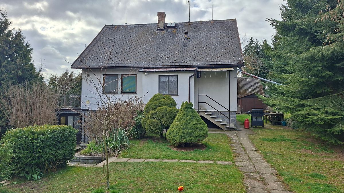 Prodej rodinného domu 300 m², pozemek 1090 m²