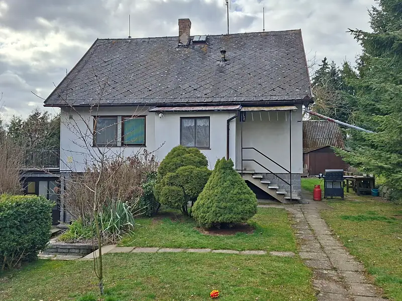 Prodej rodinného domu 300 m², pozemek 1090 m², Lnáře – náhled fotky 1