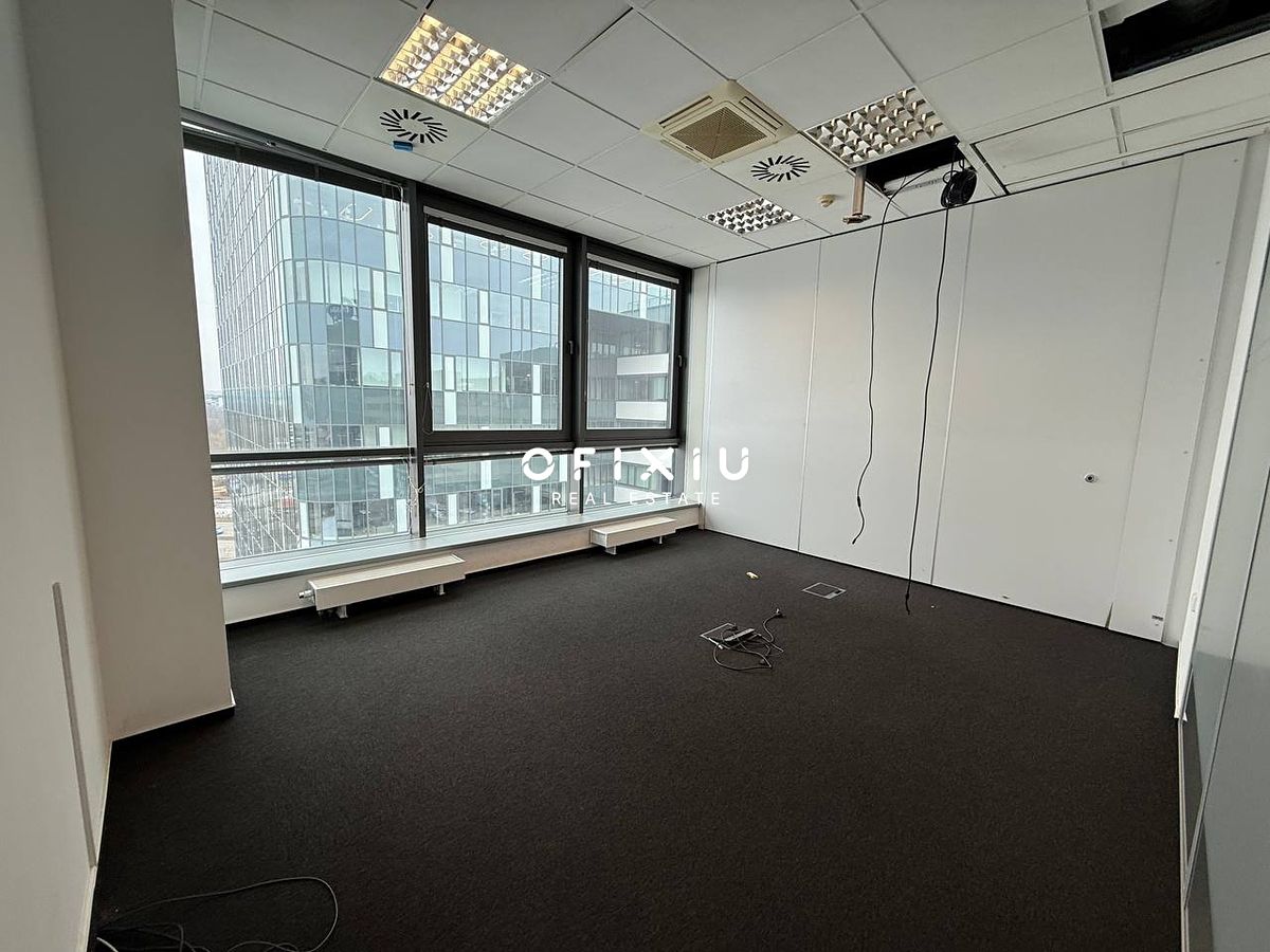 Pronájem kanceláře 370 m² – fotografie 5